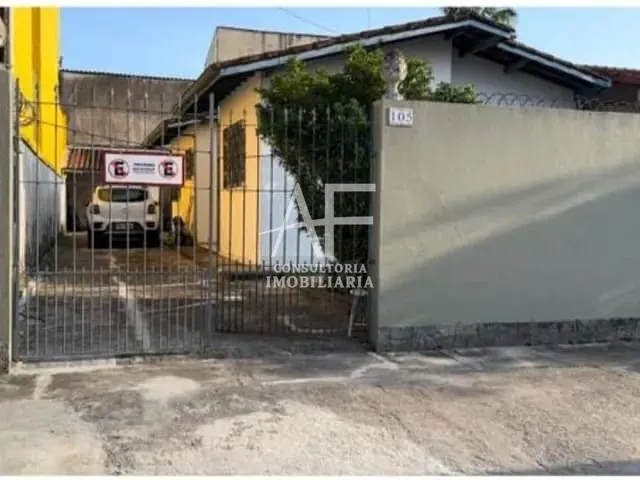 Casa com 250m² 2 quartos e 2 banheiros, à venda, no bairro Itaguá em Ubatuba