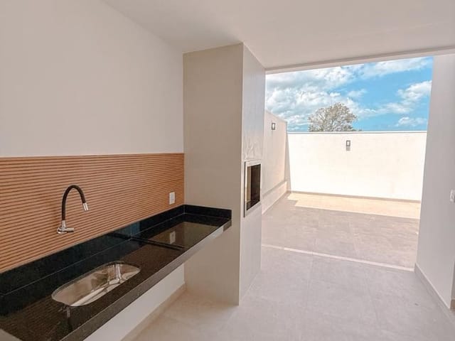 Casa com 150m² 3 quartos e 3 banheiros, à venda, no bairro Lagoa em Macaé
