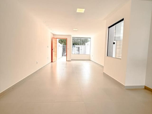 Casa com 150m² 3 quartos e 3 banheiros, à venda, no bairro Lagoa em Macaé