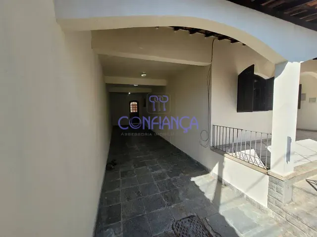 Casa com 200m² 5 quartos e 2 banheiros, para alugar, no bairro Campo Grande em Rio de Janeiro