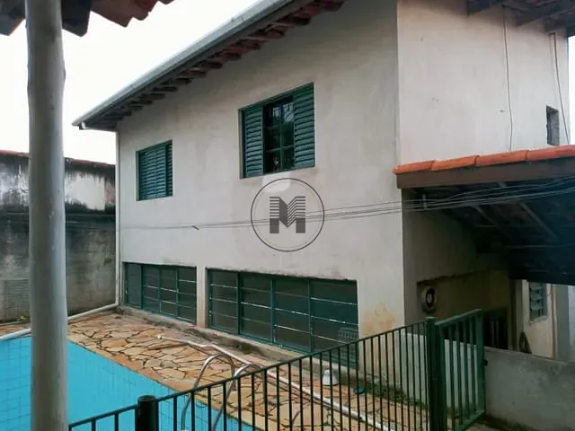 Casa com 270m² 4 quartos e 2 banheiros, à venda, no bairro São Dimas em Guaratinguetá