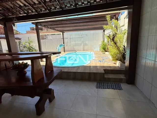 Casa com 739m² 5 quartos e 2 banheiros, à venda ou para alugar, no bairro Arembepe (Abrantes) em Camaçari