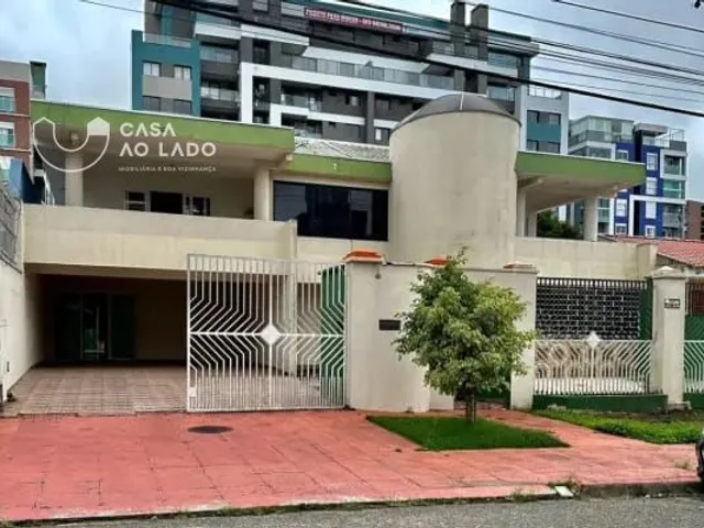 Casa com 850m² 7 quartos e 5 banheiros, à venda, no bairro Bacacheri em Curitiba