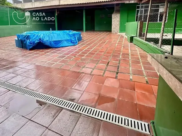 Casa com 850m² 7 quartos e 5 banheiros, à venda, no bairro Bacacheri em Curitiba