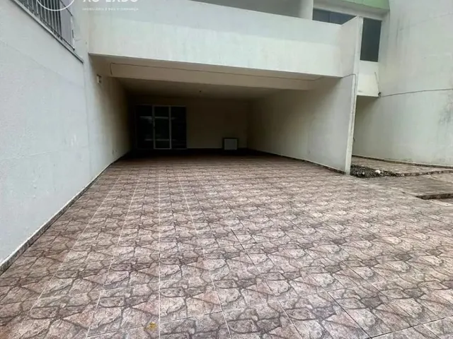 Casa com 850m² 7 quartos e 5 banheiros, à venda, no bairro Bacacheri em Curitiba