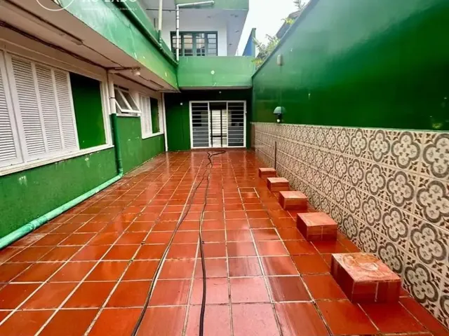 Casa com 850m² 7 quartos e 5 banheiros, à venda, no bairro Bacacheri em Curitiba