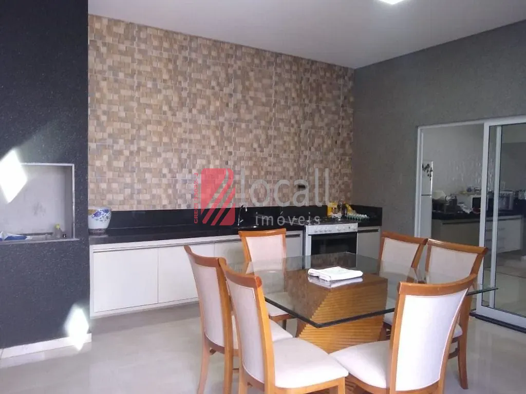 Casa com 3 quartos à venda, 120m² — foto 2 de 35