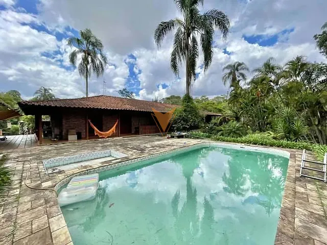 Casa com 7088m² 5 quartos e 5 banheiros, à venda ou para alugar, no bairro Vila Santo Antônio em Cotia