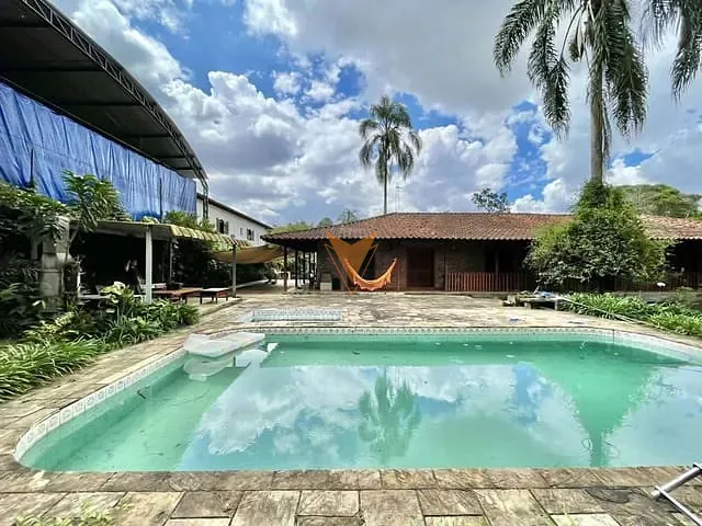 Casa com 7088m² 5 quartos e 5 banheiros, à venda ou para alugar, no bairro Vila Santo Antônio em Cotia