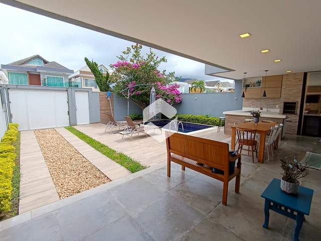 Casa 3 quartos e 4 banheiros, à venda ou para alugar, no bairro Recreio dos bandeirantes  em Rio de Janeiro