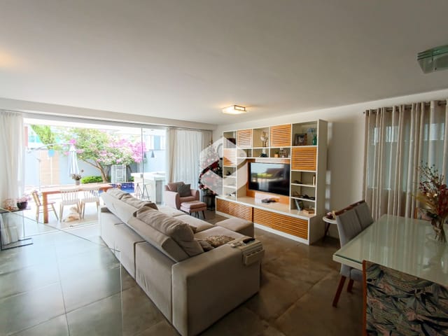 Casa 3 quartos e 4 banheiros, à venda ou para alugar, no bairro Recreio dos bandeirantes  em Rio de Janeiro
