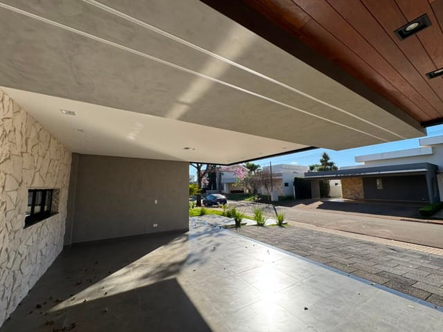Casa com 700m² 4 quartos e 5 banheiros, à venda, no bairro Jardim União em Cambé