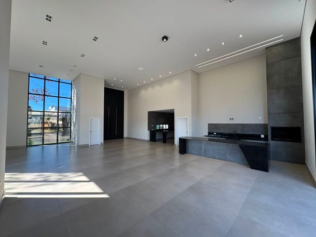 Casa com 700m² 4 quartos e 5 banheiros, à venda, no bairro Jardim União em Cambé