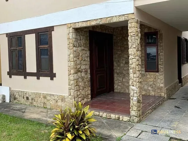 Casa 3 quartos e 3 banheiros, à venda, no bairro Parque Rosário em Campos dos Goytacazes