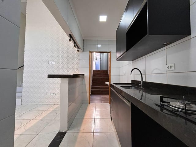 Casa com 120m² 2 quartos e 1 banheiro, para alugar, no bairro Jardim Tókio em Londrina