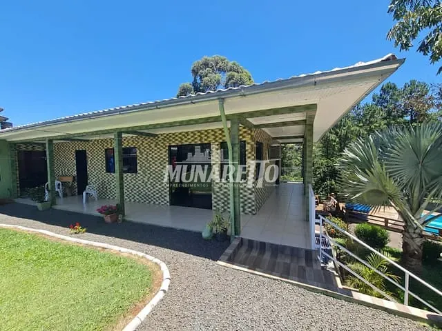 Casa com 304m² 6 quartos e 4 banheiros, à venda, no bairro Centro em Concórdia