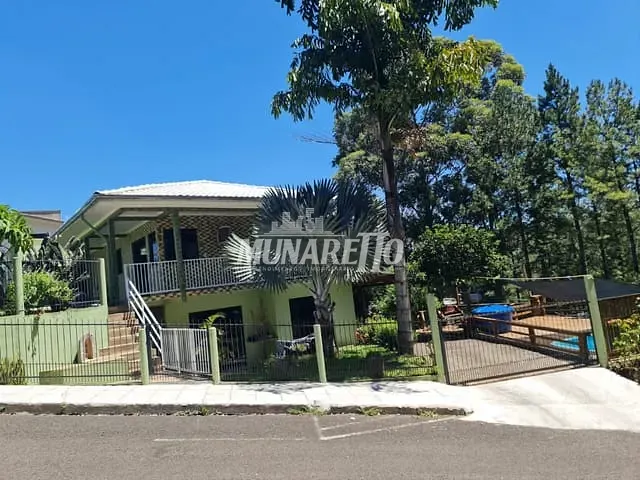 Casa com 304m² 6 quartos e 4 banheiros, à venda, no bairro Centro em Concórdia