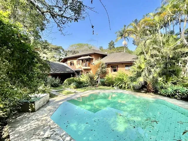 Casa com 2530m² 5 quartos e 7 banheiros, à venda ou para alugar, no bairro Vila Santo Antônio em Cotia