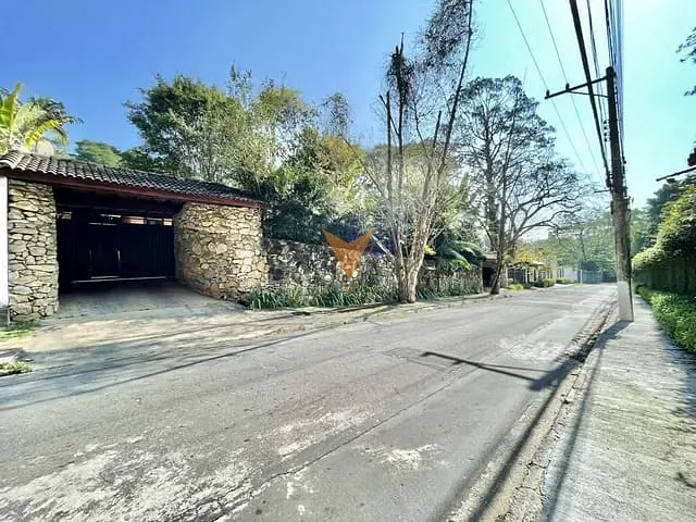 Casa com 2530m² 5 quartos e 7 banheiros, à venda ou para alugar, no bairro Vila Santo Antônio em Cotia