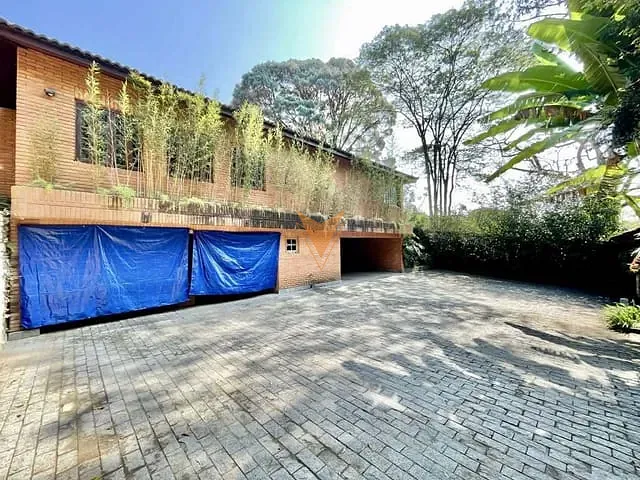 Casa com 2530m² 5 quartos e 7 banheiros, à venda ou para alugar, no bairro Vila Santo Antônio em Cotia