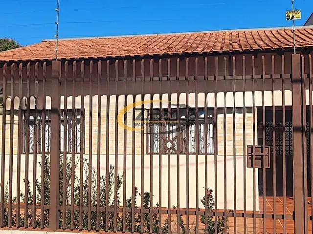 Casa com 456m² 4 quartos e 3 banheiros, à venda, no bairro Aeroporto em Londrina