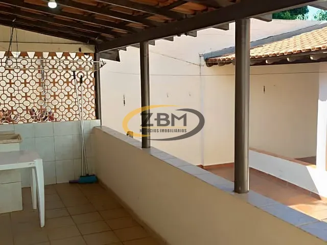Casa com 456m² 4 quartos e 3 banheiros, à venda, no bairro Aeroporto em Londrina