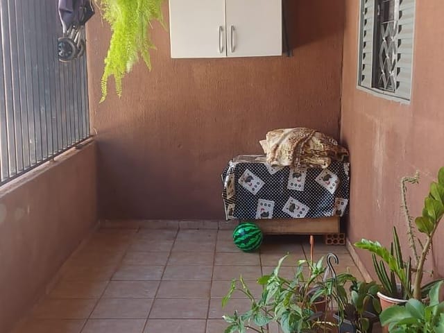 Casa com 200m² 1 quarto e 1 banheiro, à venda, no bairro Ouro Verde em Londrina