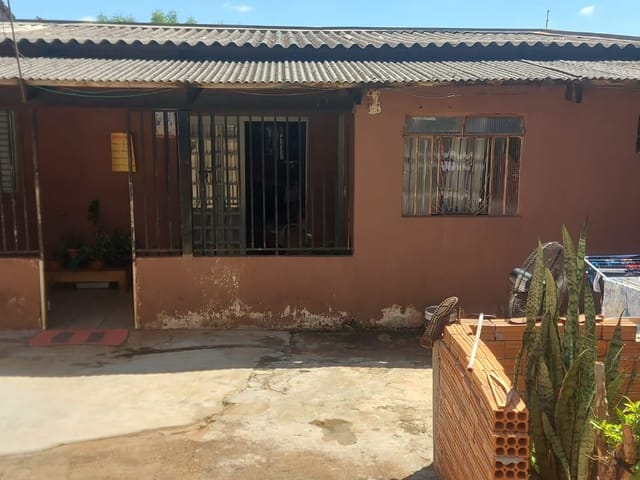 Casa com 200m² 1 quarto e 1 banheiro, à venda, no bairro Ouro Verde em Londrina