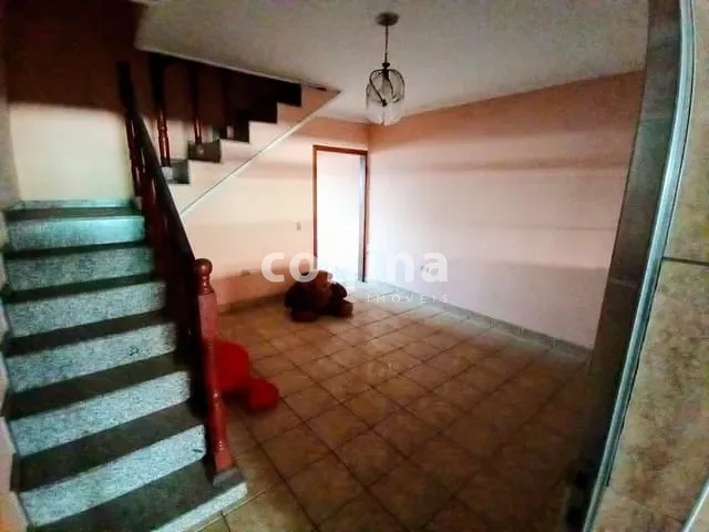 Casa com 200m² 5 quartos e 5 banheiros, à venda, no bairro Jardim Ester em Carapicuíba