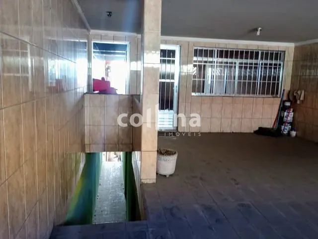 Casa com 200m² 5 quartos e 5 banheiros, à venda, no bairro Jardim Ester em Carapicuíba