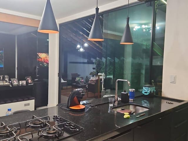 Casa com 329m² 2 quartos e 2 banheiros, para alugar, no bairro BOURBON em Londrina