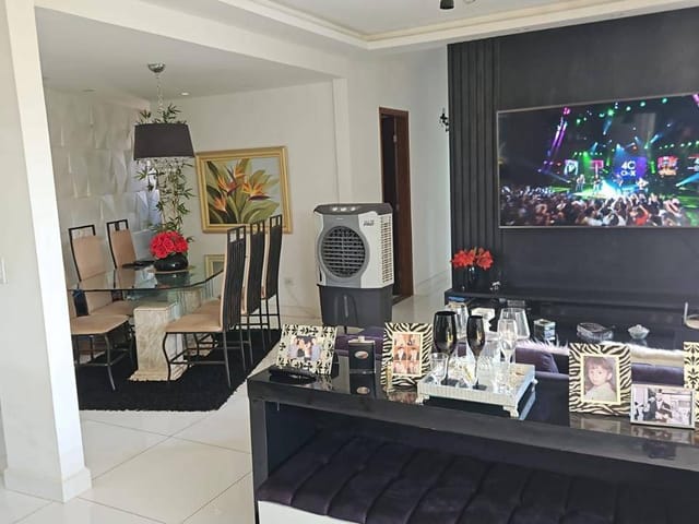 Casa com 329m² 2 quartos e 2 banheiros, para alugar, no bairro BOURBON em Londrina