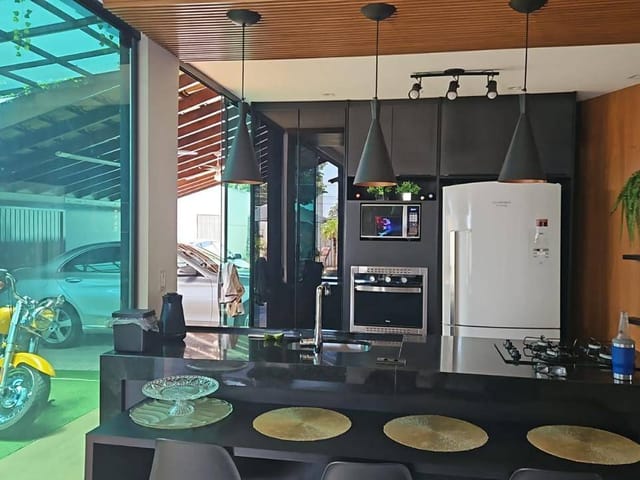 Casa com 329m² 2 quartos e 2 banheiros, para alugar, no bairro BOURBON em Londrina
