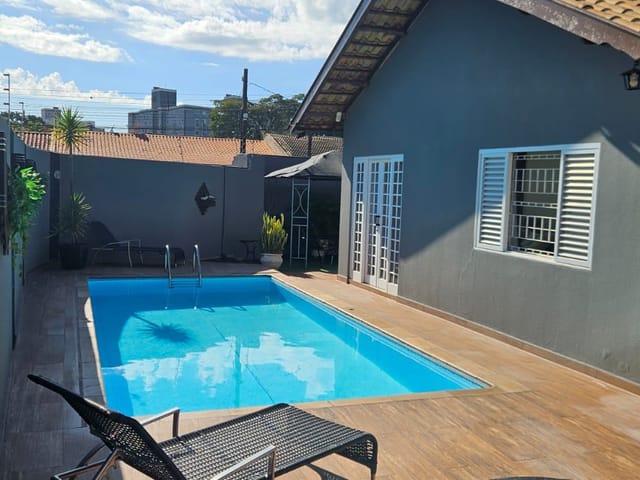Casa com 329m² 2 quartos e 2 banheiros, para alugar, no bairro BOURBON em Londrina