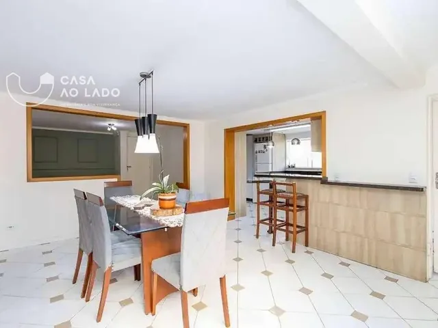 Casa 4 quartos e 6 banheiros, à venda, no bairro Cristo Rei em Curitiba