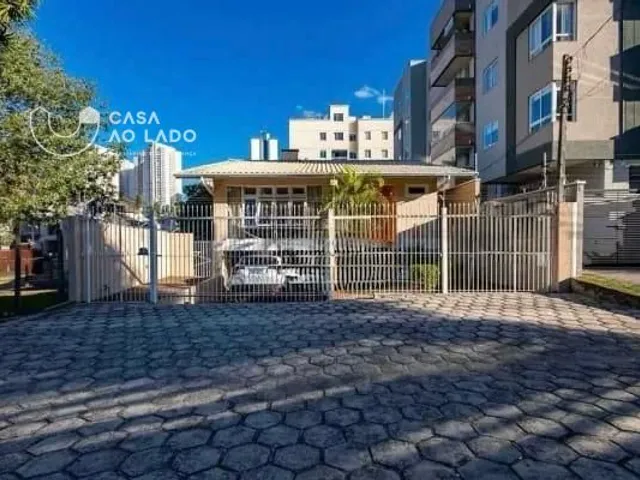 Casa 4 quartos e 6 banheiros, à venda, no bairro Cristo Rei em Curitiba