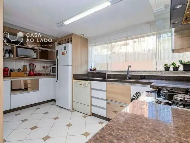 Casa 4 quartos e 6 banheiros, à venda, no bairro Cristo Rei em Curitiba