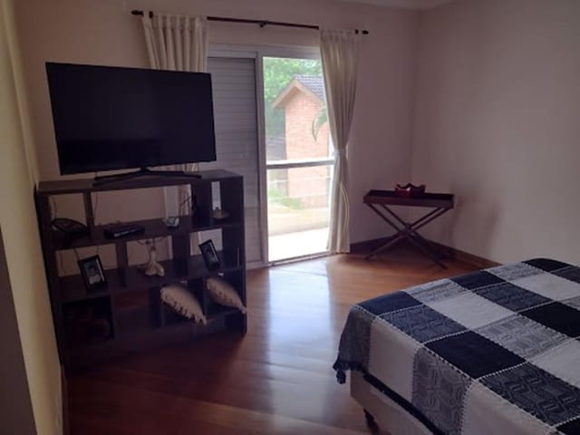 Casa com 560m² 4 quartos e 8 banheiros, à venda, no bairro Alphaville em Santana de Parnaíba