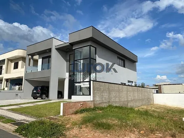 Casa com 270m² 3 quartos e 4 banheiros, à venda, no bairro Roncáglia em Valinhos