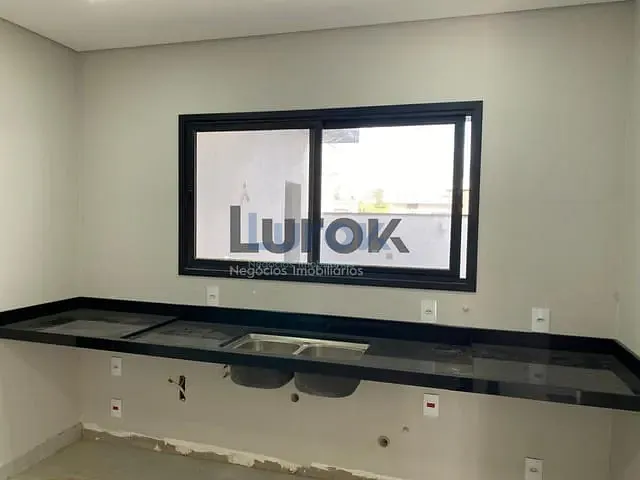 Casa com 270m² 3 quartos e 4 banheiros, à venda, no bairro Roncáglia em Valinhos