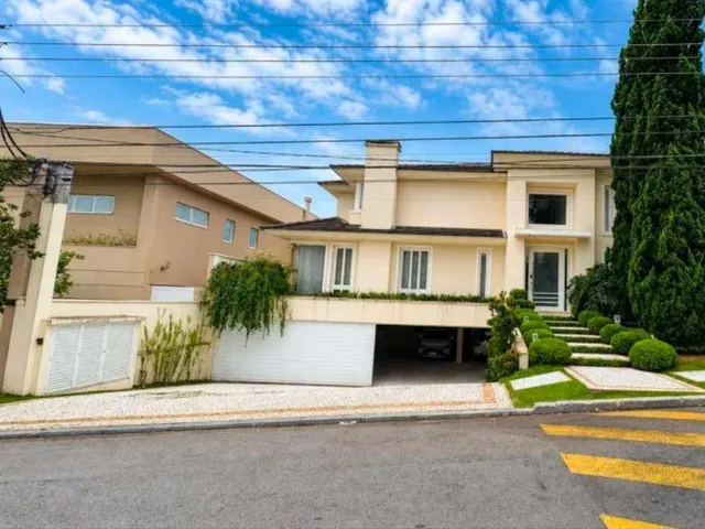 Casa com 840m² 5 quartos e 8 banheiros, à venda, no bairro Alphaville em Barueri