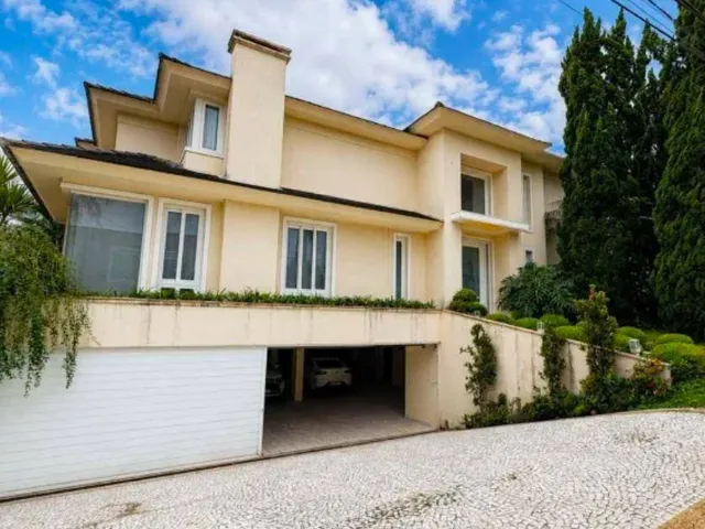 Casa com 840m² 5 quartos e 8 banheiros, à venda, no bairro Alphaville em Barueri