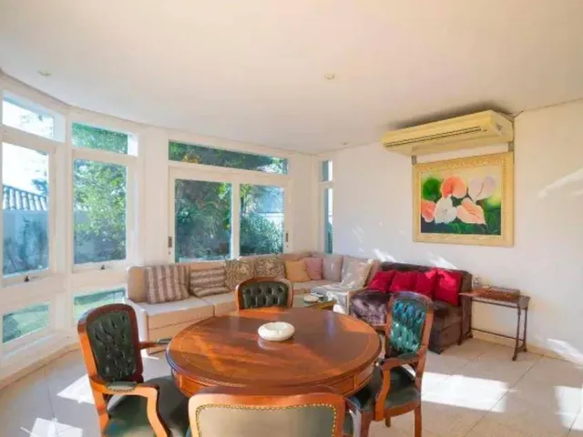 Casa com 840m² 5 quartos e 8 banheiros, à venda, no bairro Alphaville em Barueri
