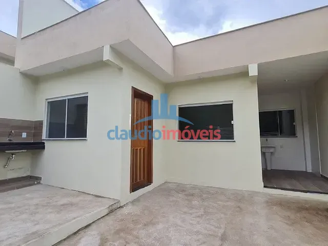 Casa 2 quartos e 1 banheiro, à venda, no bairro Colônia Santo Antônio em Barra Mansa