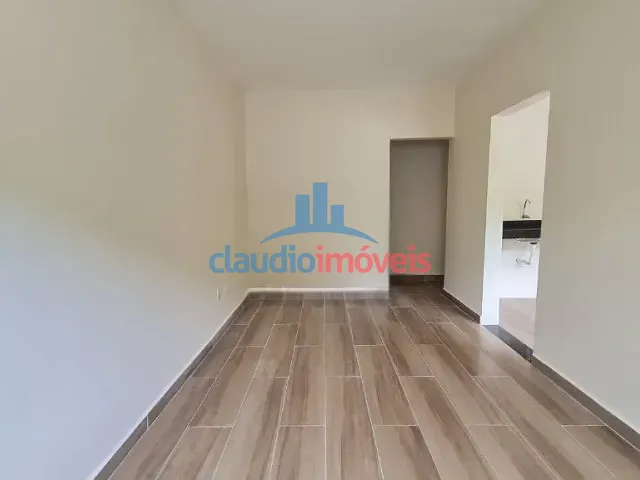 Casa 2 quartos e 1 banheiro, à venda, no bairro Colônia Santo Antônio em Barra Mansa