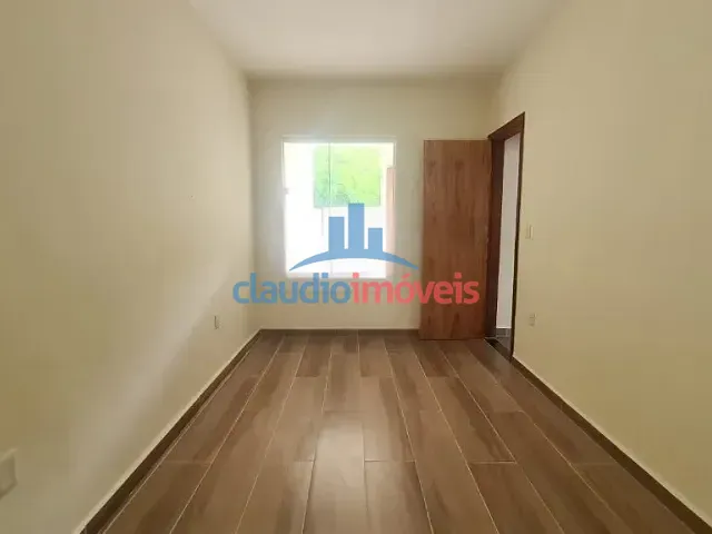 Casa 2 quartos e 1 banheiro, à venda, no bairro Colônia Santo Antônio em Barra Mansa