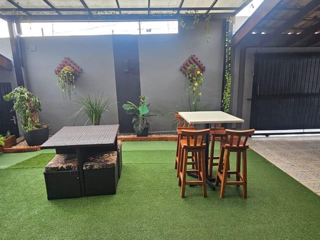 Casa 2 quartos e 2 banheiros, à venda, no bairro Jardim Esperança em Londrina