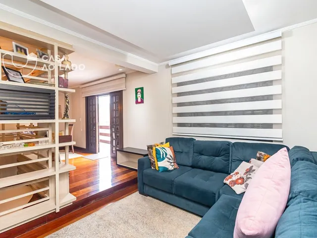 Casa 3 quartos e 5 banheiros, para alugar, no bairro São Lourenço em Curitiba
