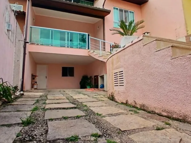 Casa com 255m² 5 quartos e 3 banheiros, à venda, no bairro Lagoa em Macaé