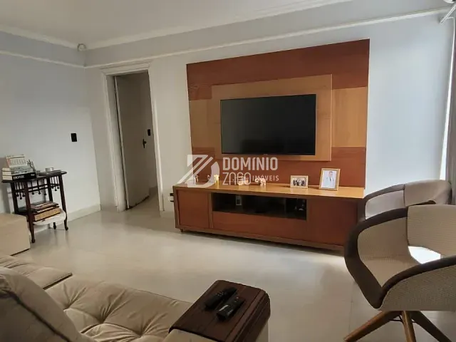 Casa com 350m² 4 quartos e 5 banheiros, para alugar, no bairro Santos Dumont em Uberaba